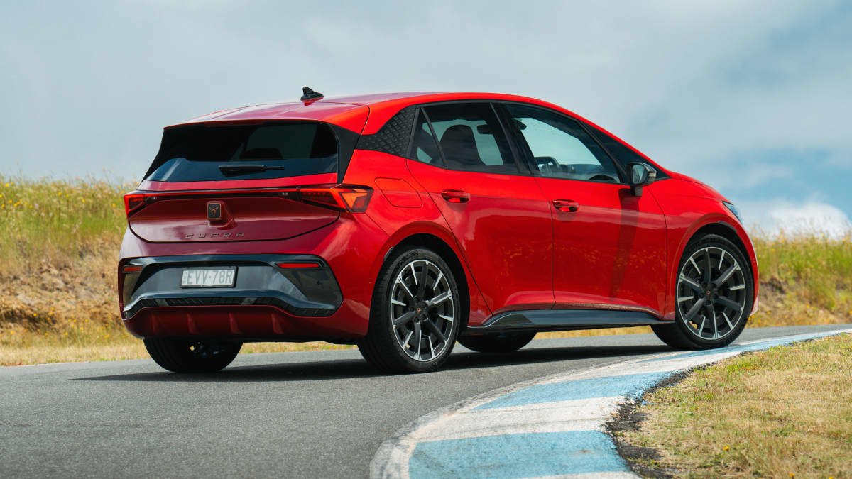 Cupra Born electric hatch clocks up 350 orders, but there’s a glitch with the free servicing offer