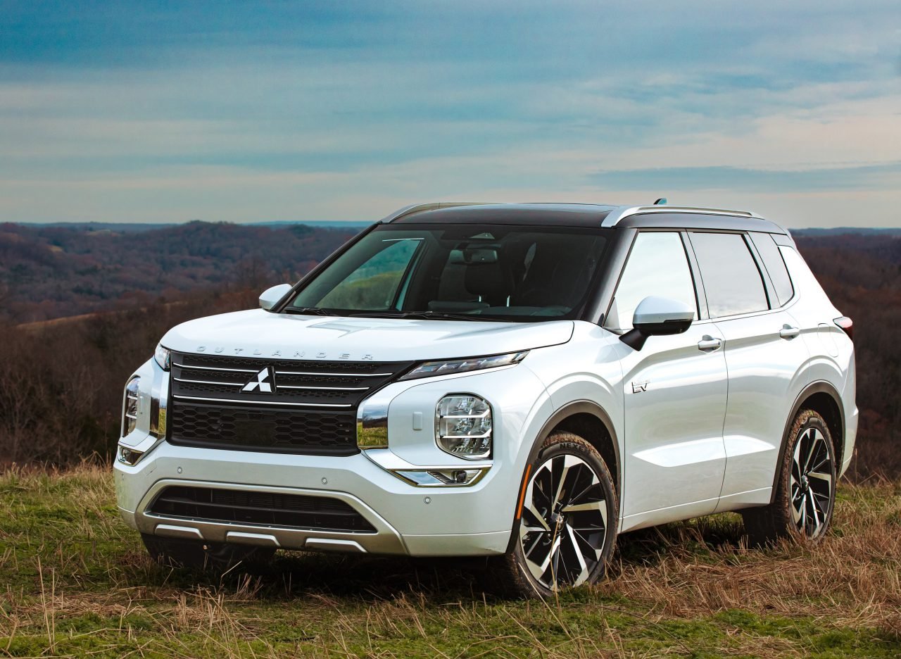 SUV: 2023 Mitsubishi Outlander PHEV