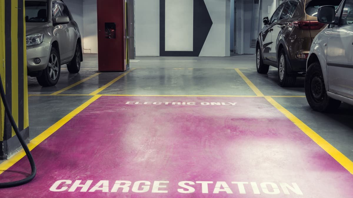 Toyota to install electric-car chargers across its dealer network by the end of this year