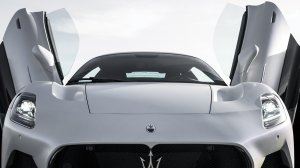 Maserati MC20 front
