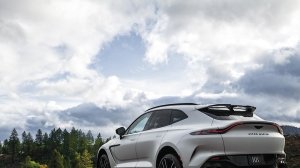 Aston Martin DBX707