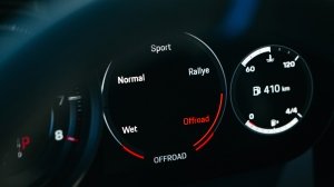 The drive-mode display on the dash of the Porsche 911 Dakar.