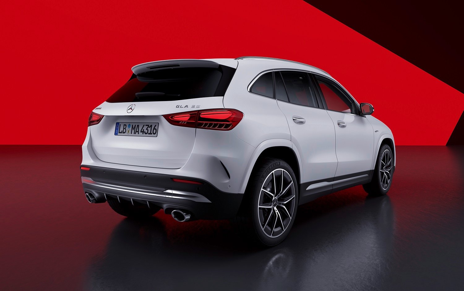 Mercedes-AMG reveals tweaked GLA 35