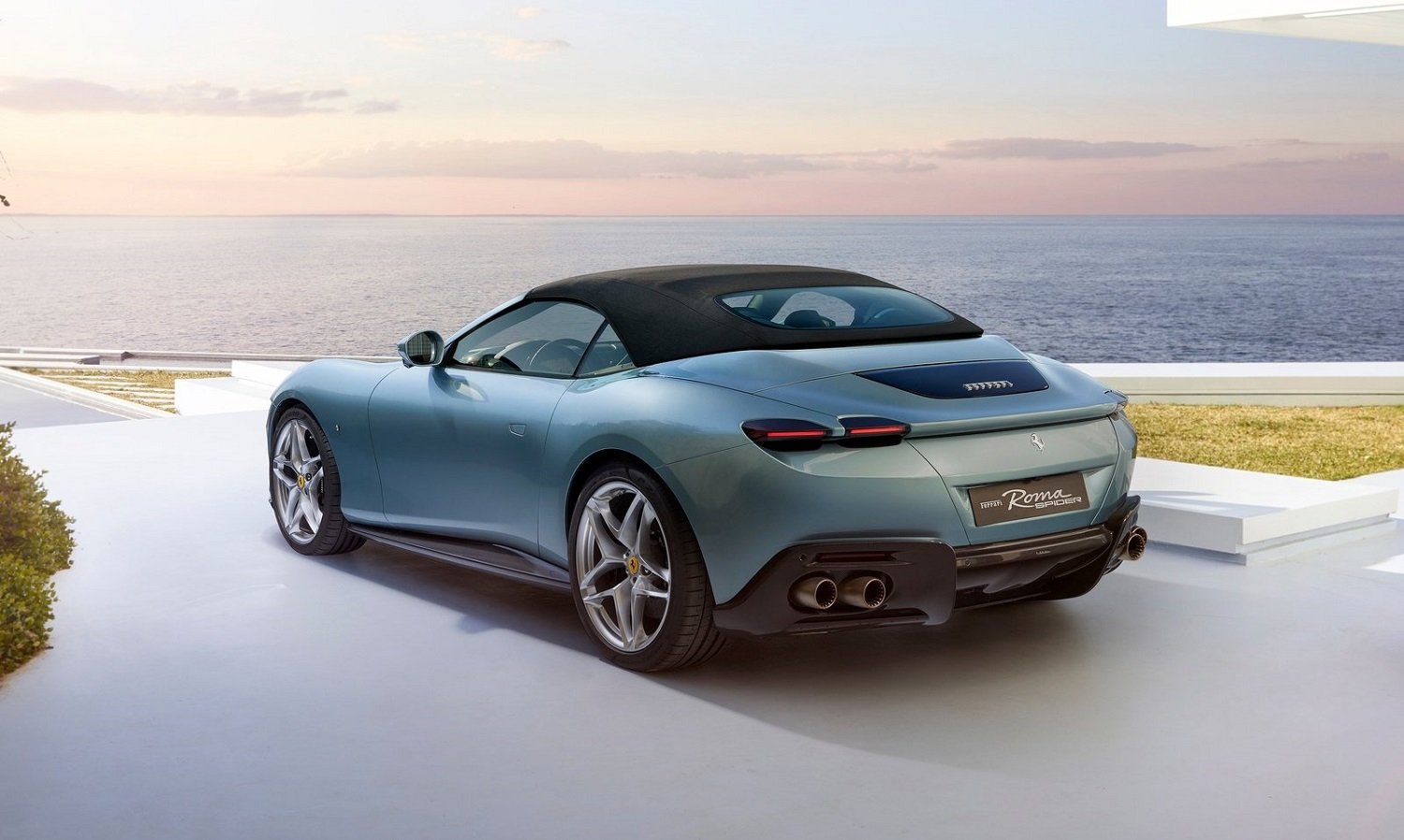 Soft-top Ferrari Roma Spider revealed