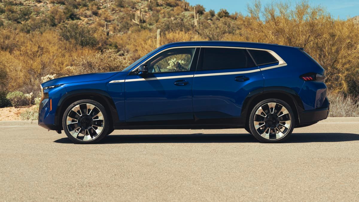 Overseas media slam new BMW XM plug-in hybrid performance SUV