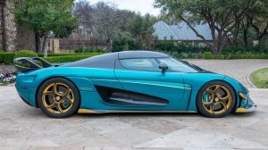 The 2021 Koenigsegg Regera from the side