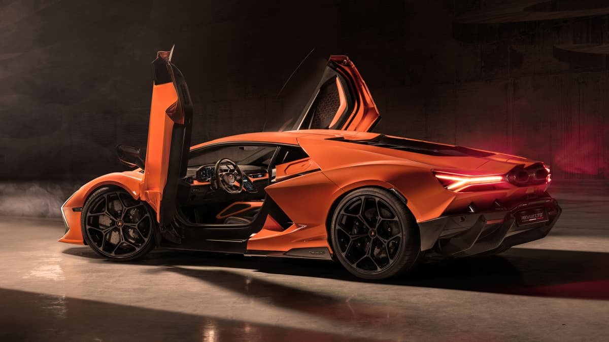 Configurator Challenge: Lamborghini Revuelto