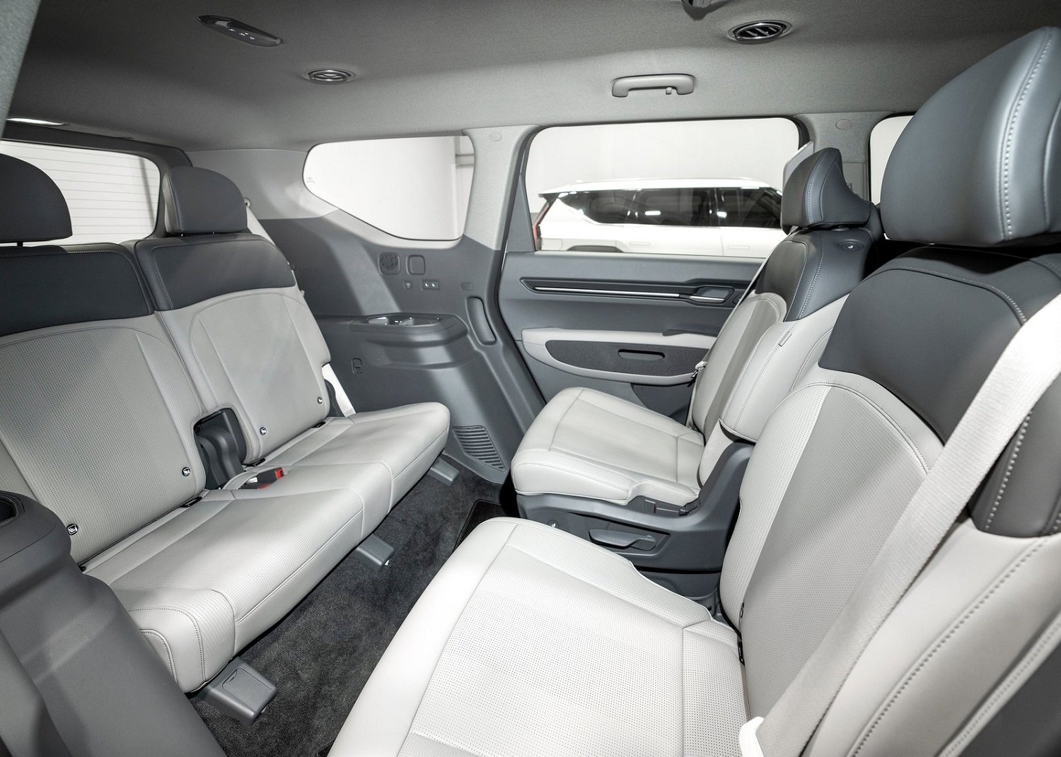 Kia has taken the wraps off of the new electric EV9 SUV in Korea