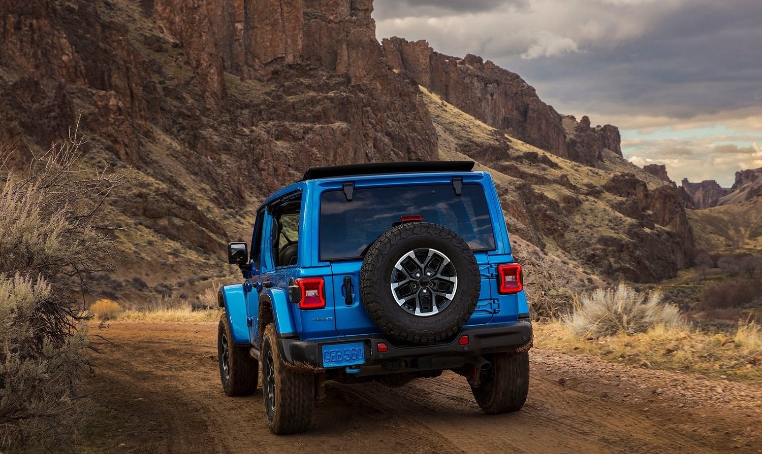 Jeep uncovers facelift Wrangler in New York
