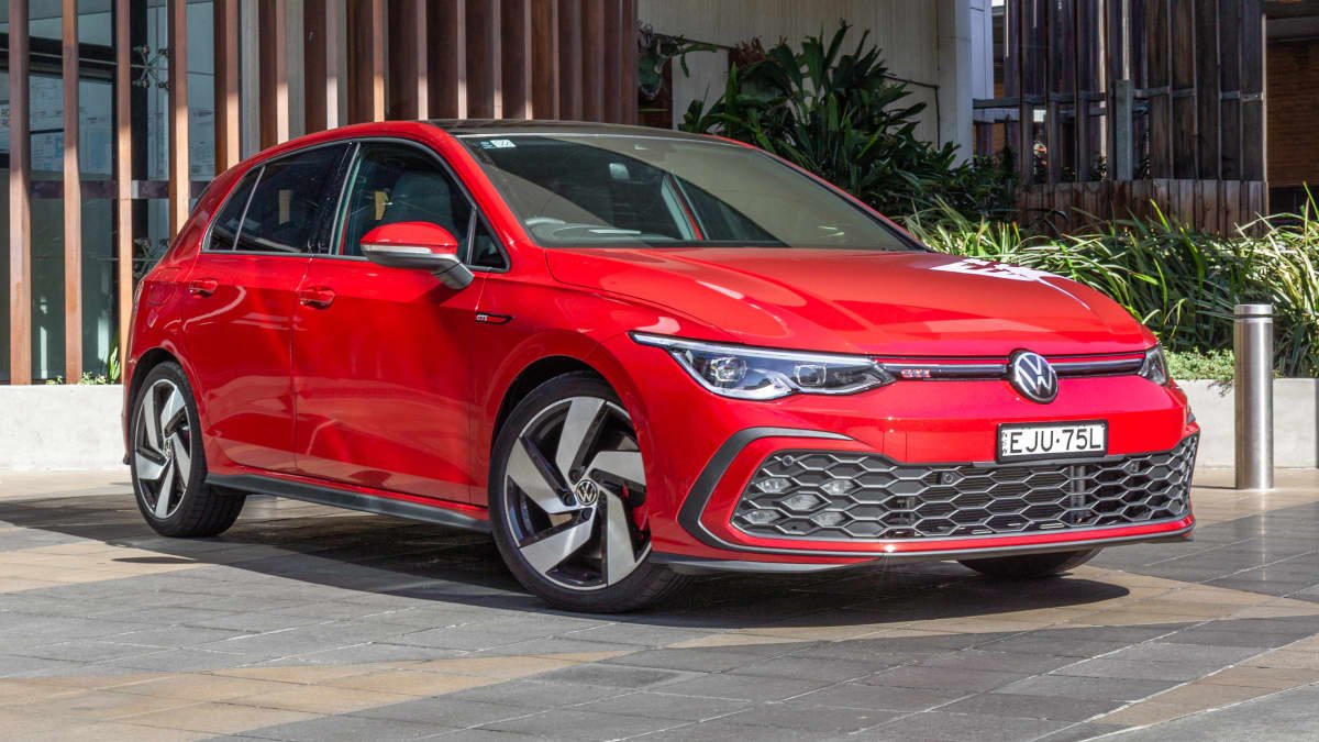 Volkswagen Golf GTI, R-Line back on sale after production pause