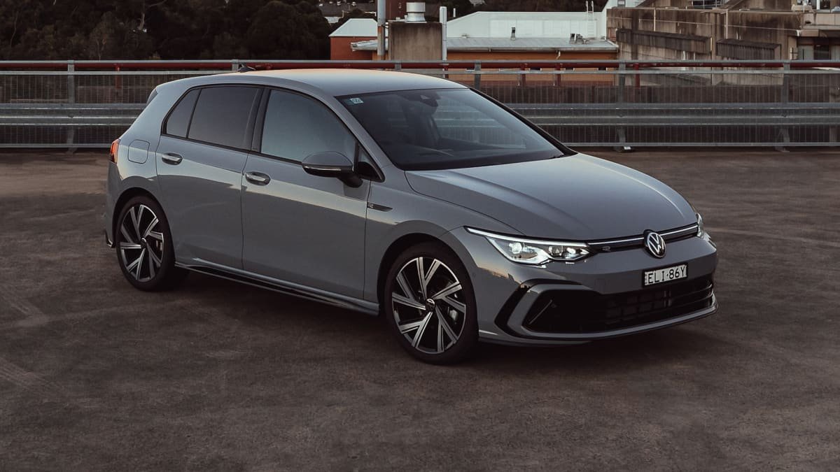 Volkswagen Golf GTI, R-Line back on sale after production pause