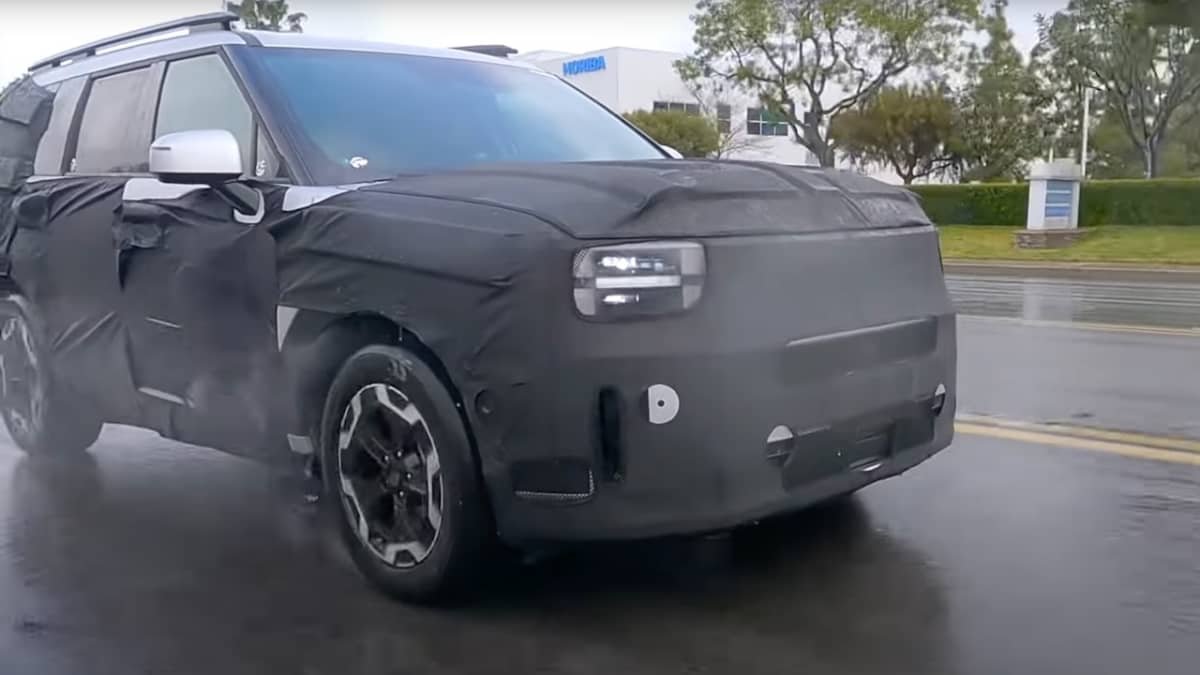 Video: 2024 Hyundai Santa Fe’s radical new look caught on camera