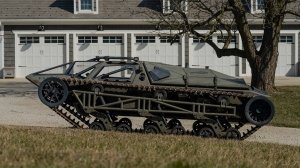 The 2009 Howe & Howe Ripsaw from the side