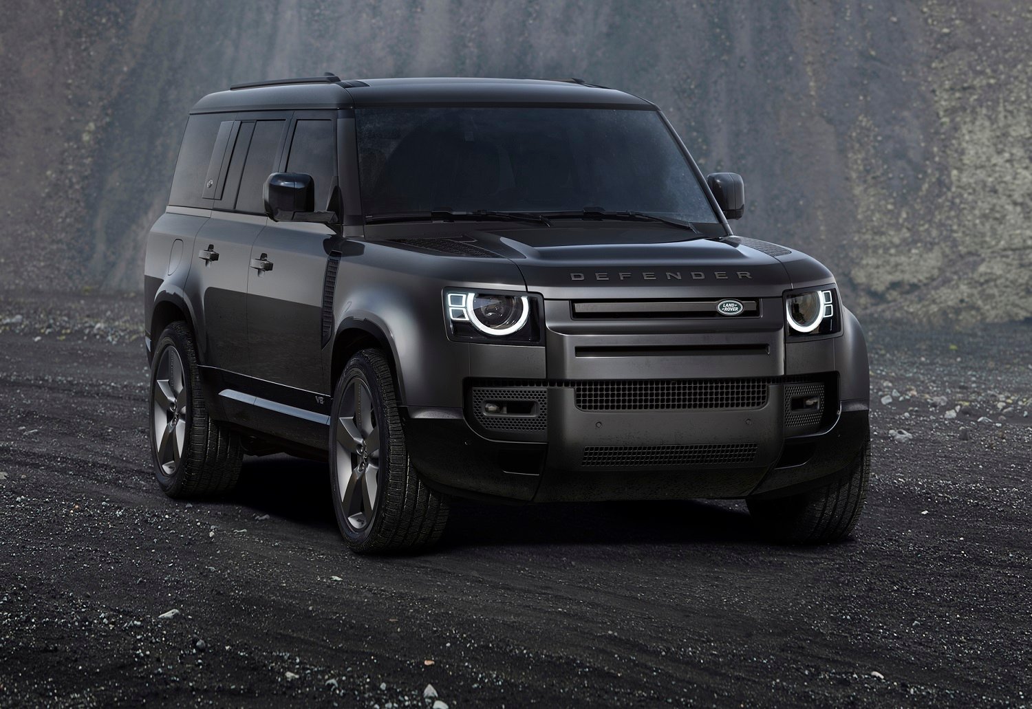New Land Rover Defender 130 V8 and 110 Country revealed