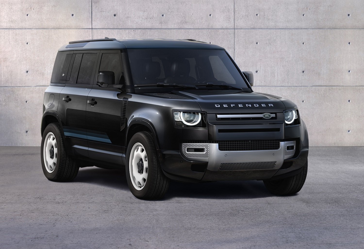 New Land Rover Defender 130 V8 and 110 Country revealed