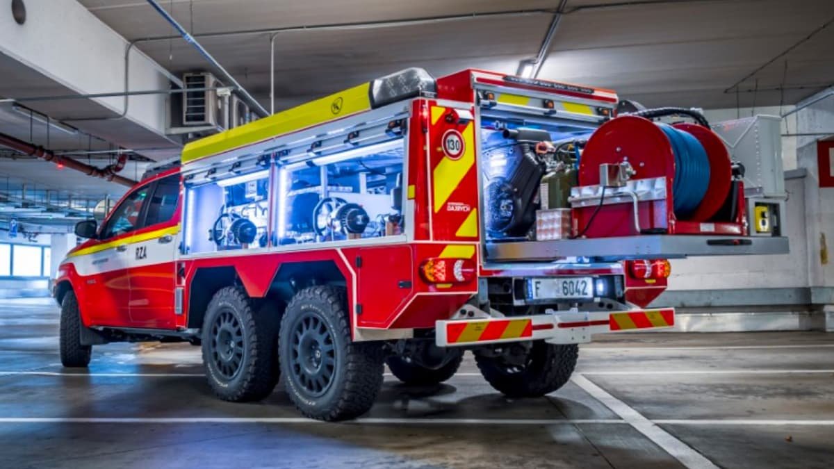 Toyota Hilux 6×6 fire engine responds to carpark fires in Europe