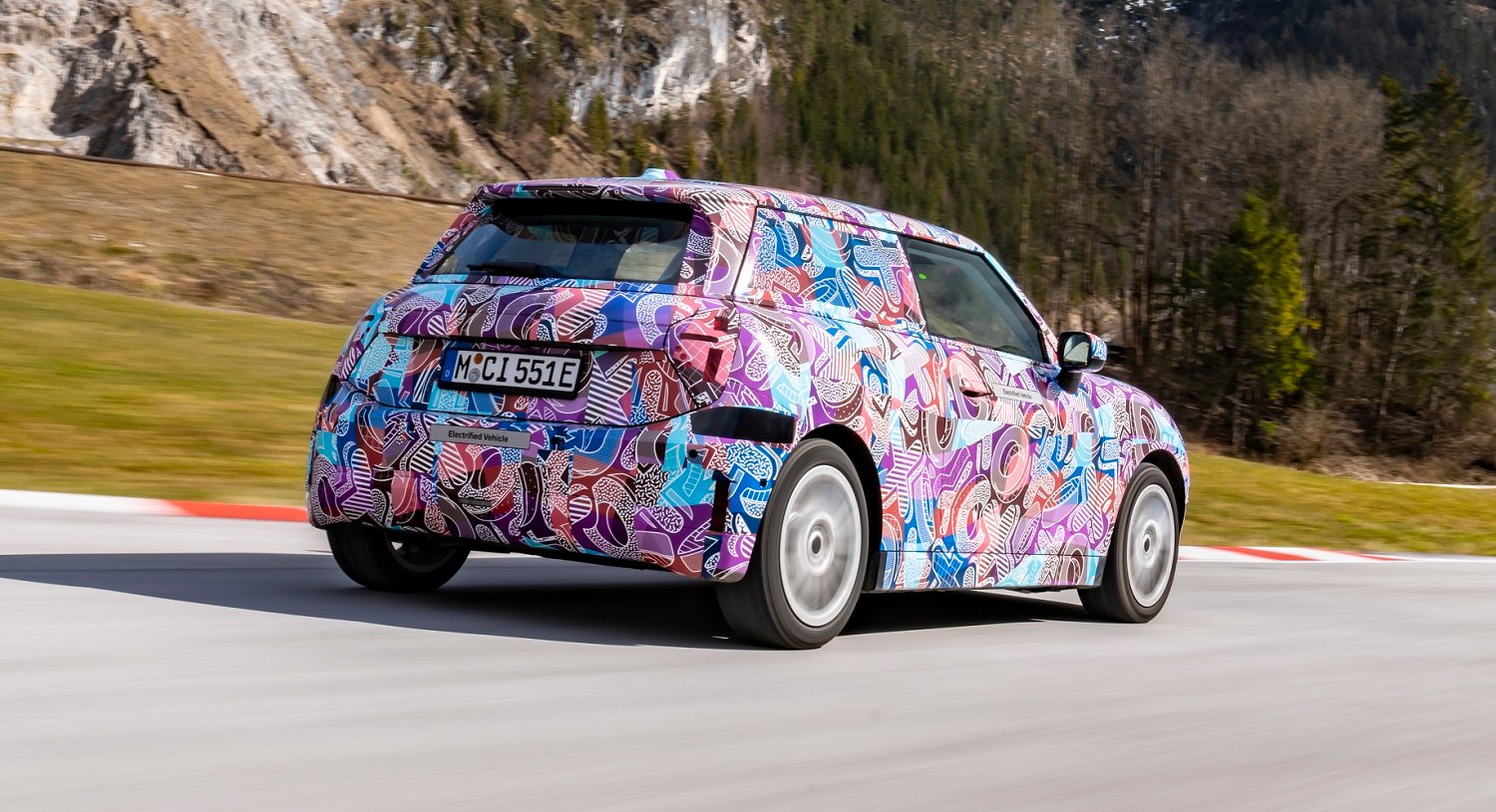 Power and range figures of new Mini Cooper S E revealed