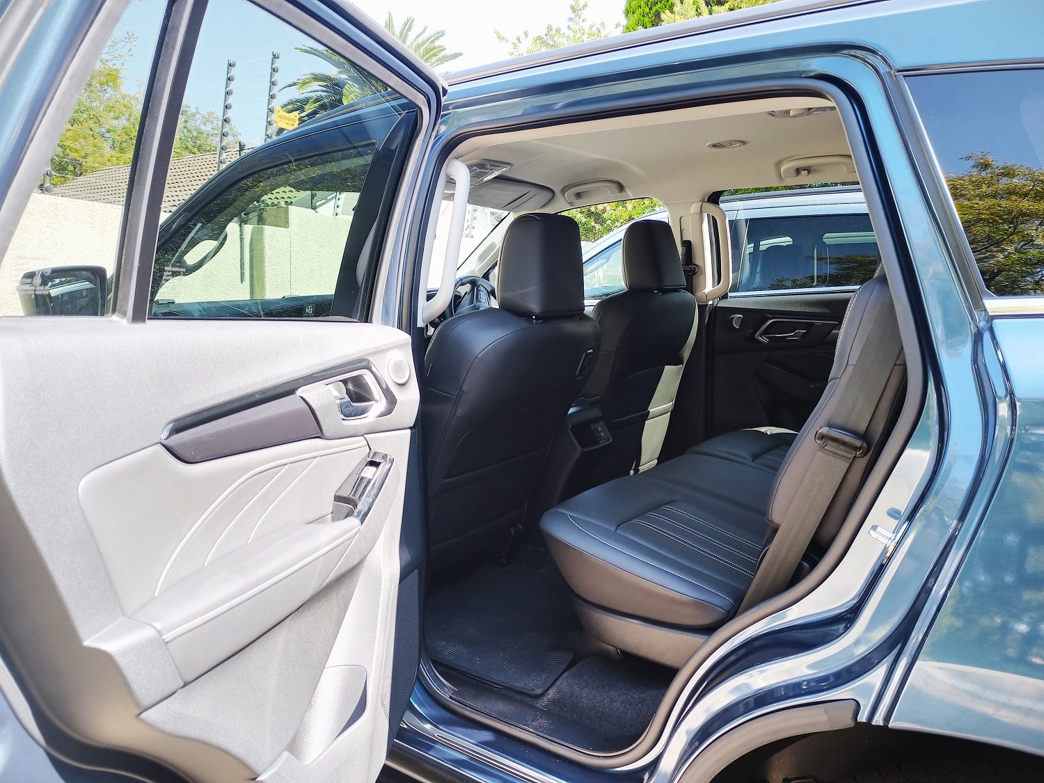 Isuzu prices facelift MU-X in South Africa