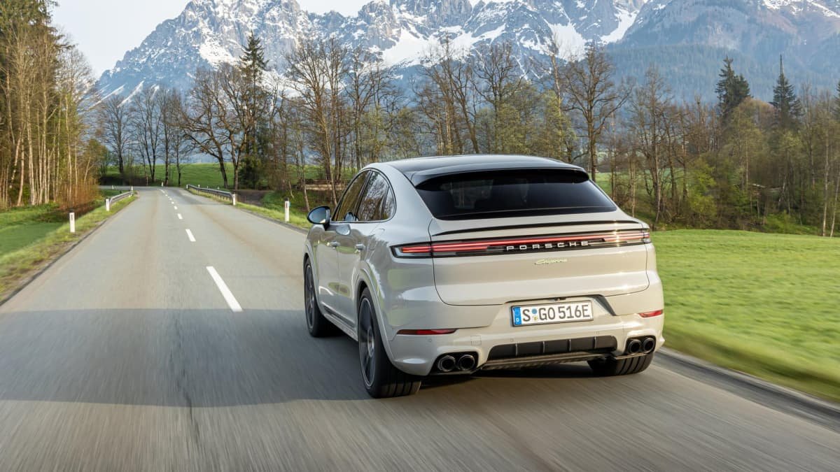 Porsche Cayenne 3.0L SUV 4WD Hybrid 2023