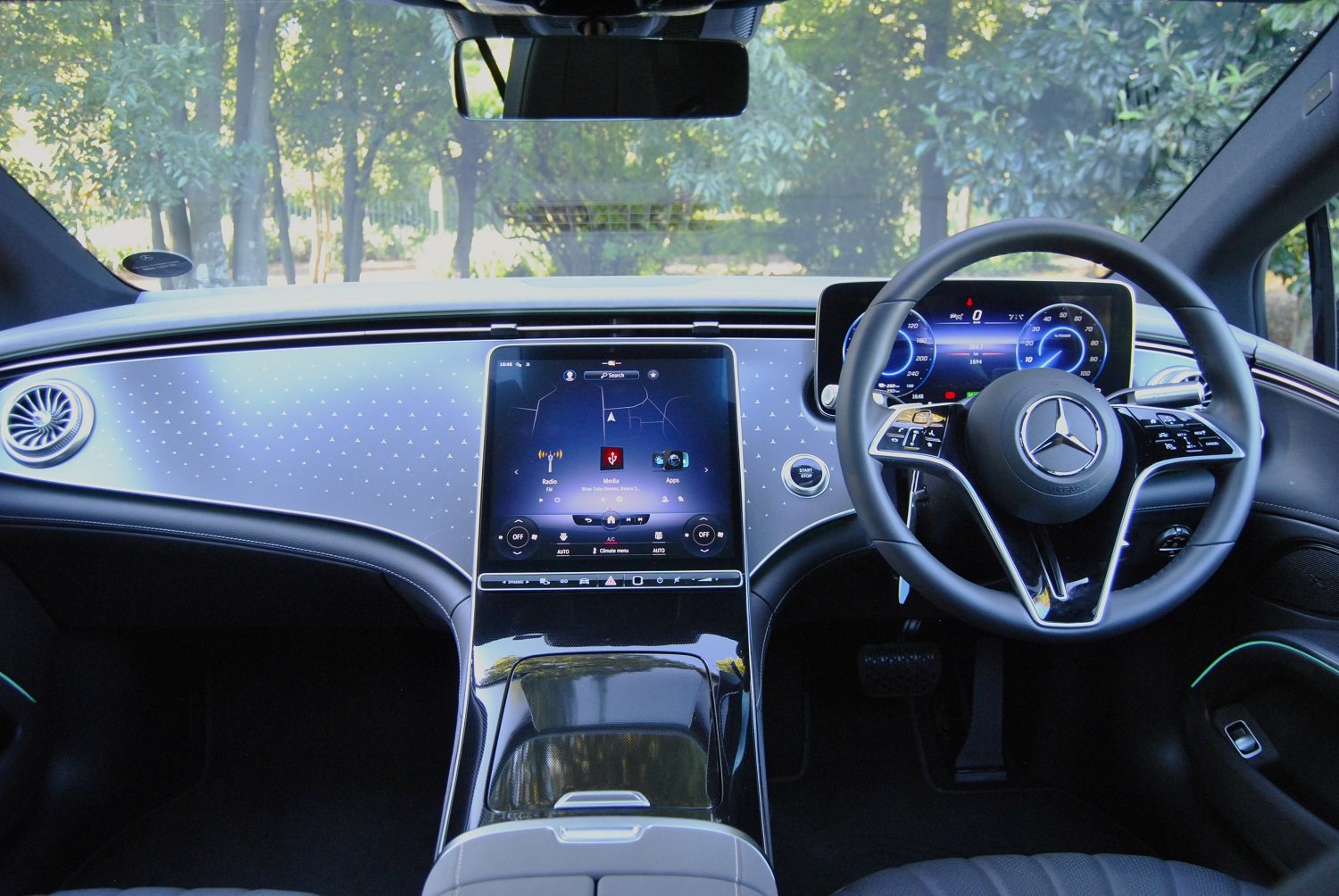 Mercedes-Benz's all-electric EQS impresses