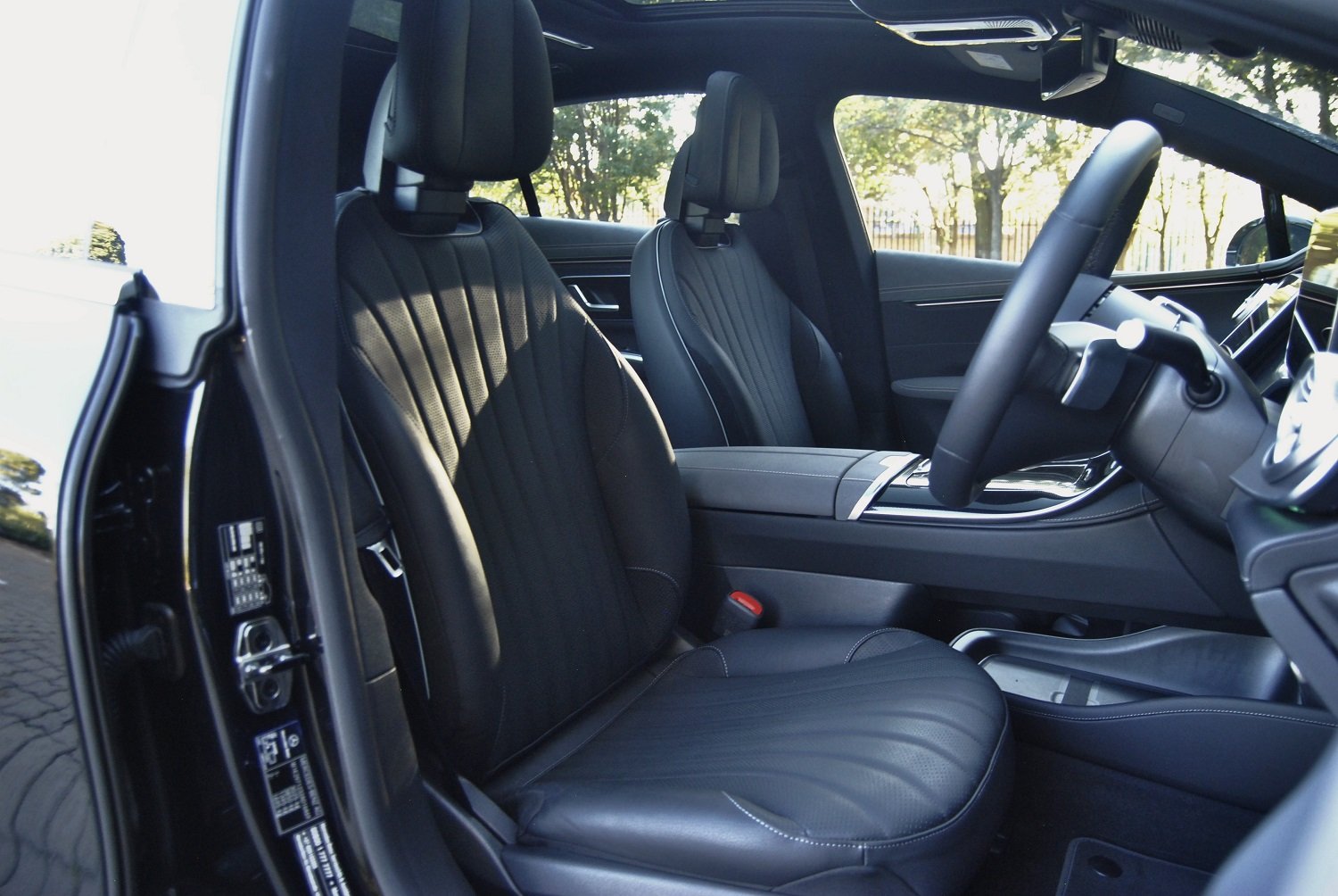 EQS 450+ a modern but also old-school Mercedes