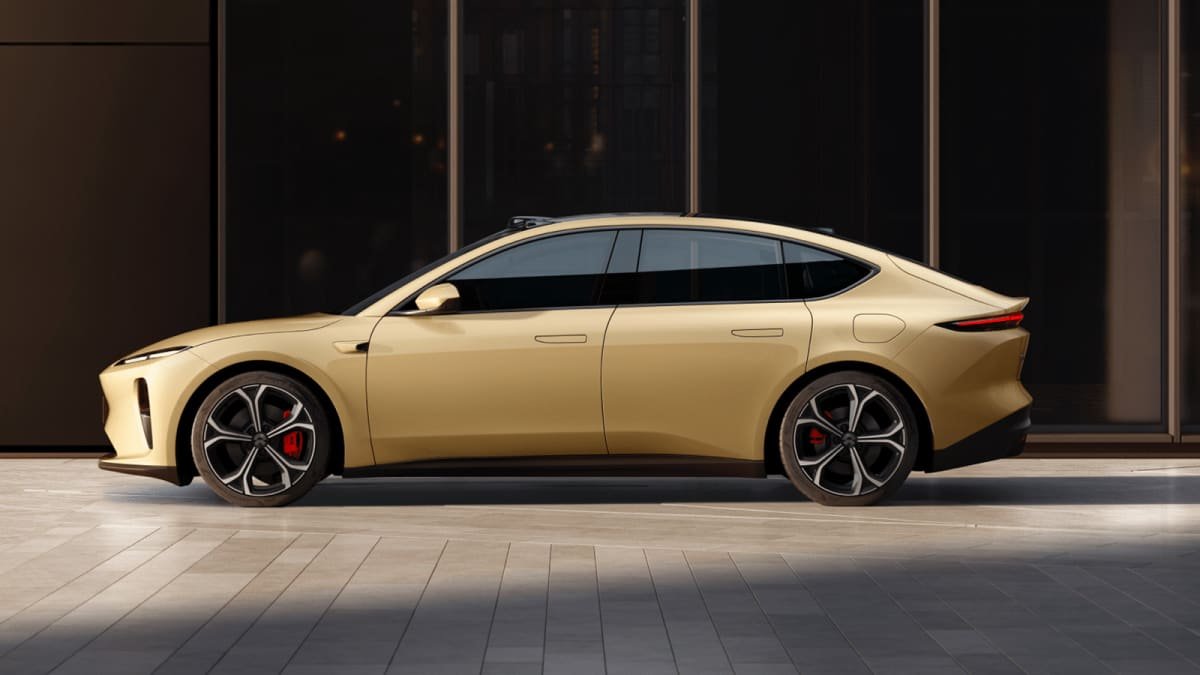 Five-minute recharge: China’s Nio rolling out new electric-car battery swap stations in Europe and UK