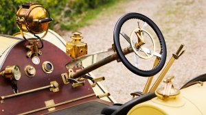 A close-up of the cockpit of a 1914 Mercer Type 35-J Raceabout.