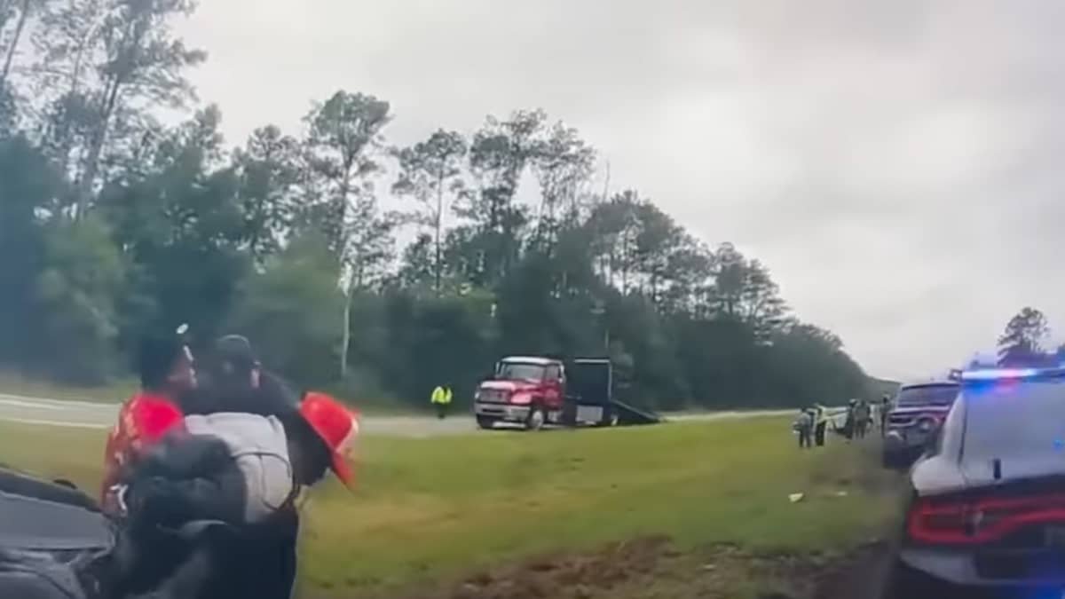 Video – Distracted driver launches Nissan off tow-truck ramp, like a movie stunt