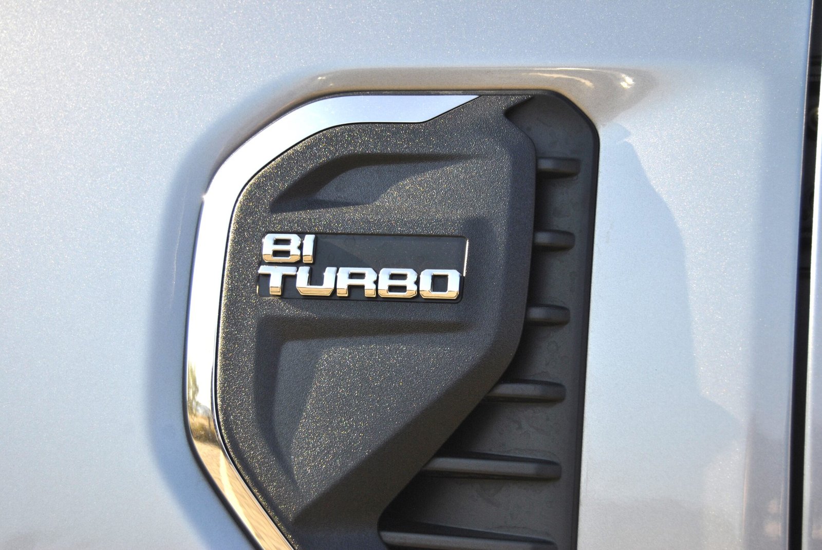 Ford Everest XLT Bi-turbo badge