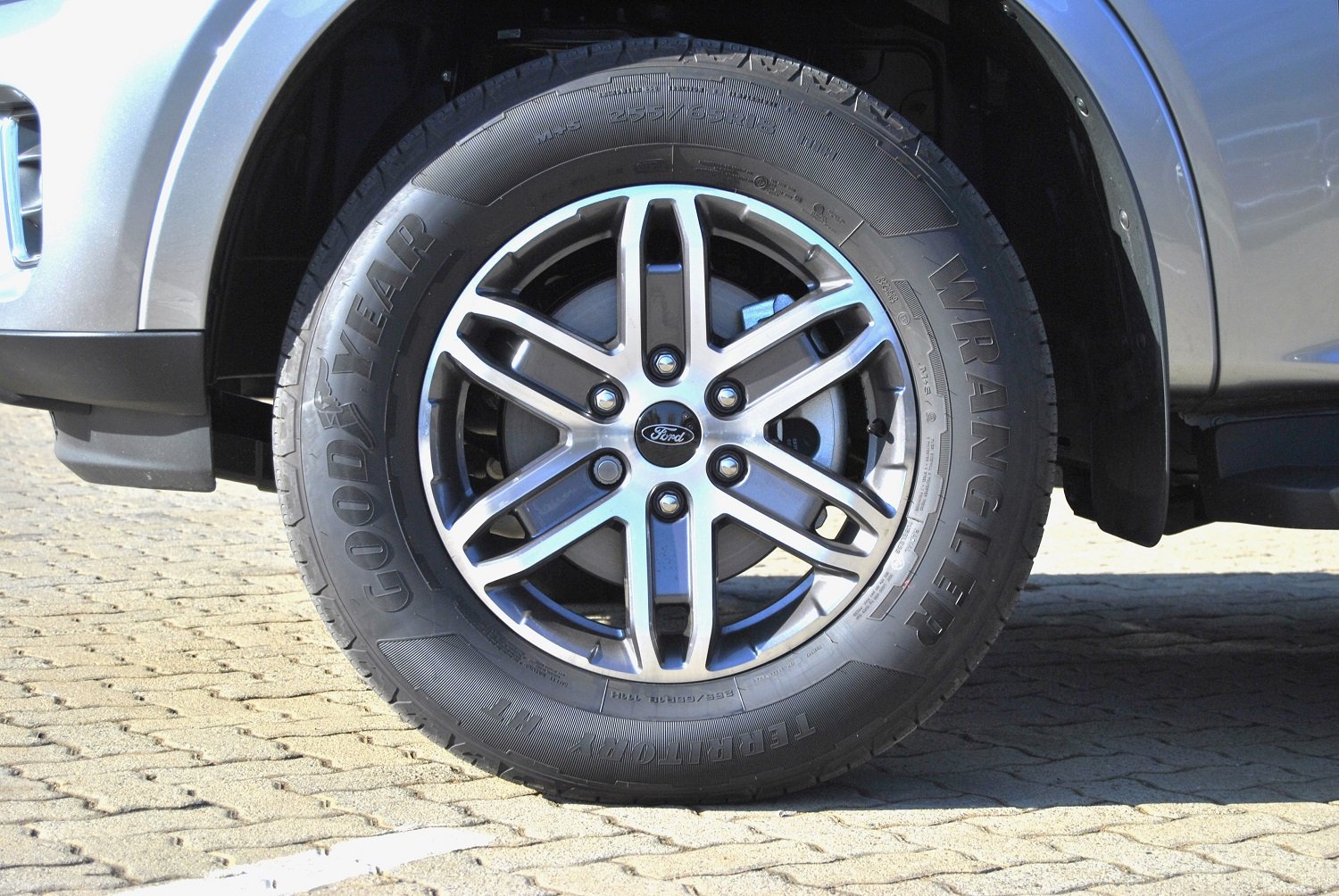 Ford Everest XLT returns