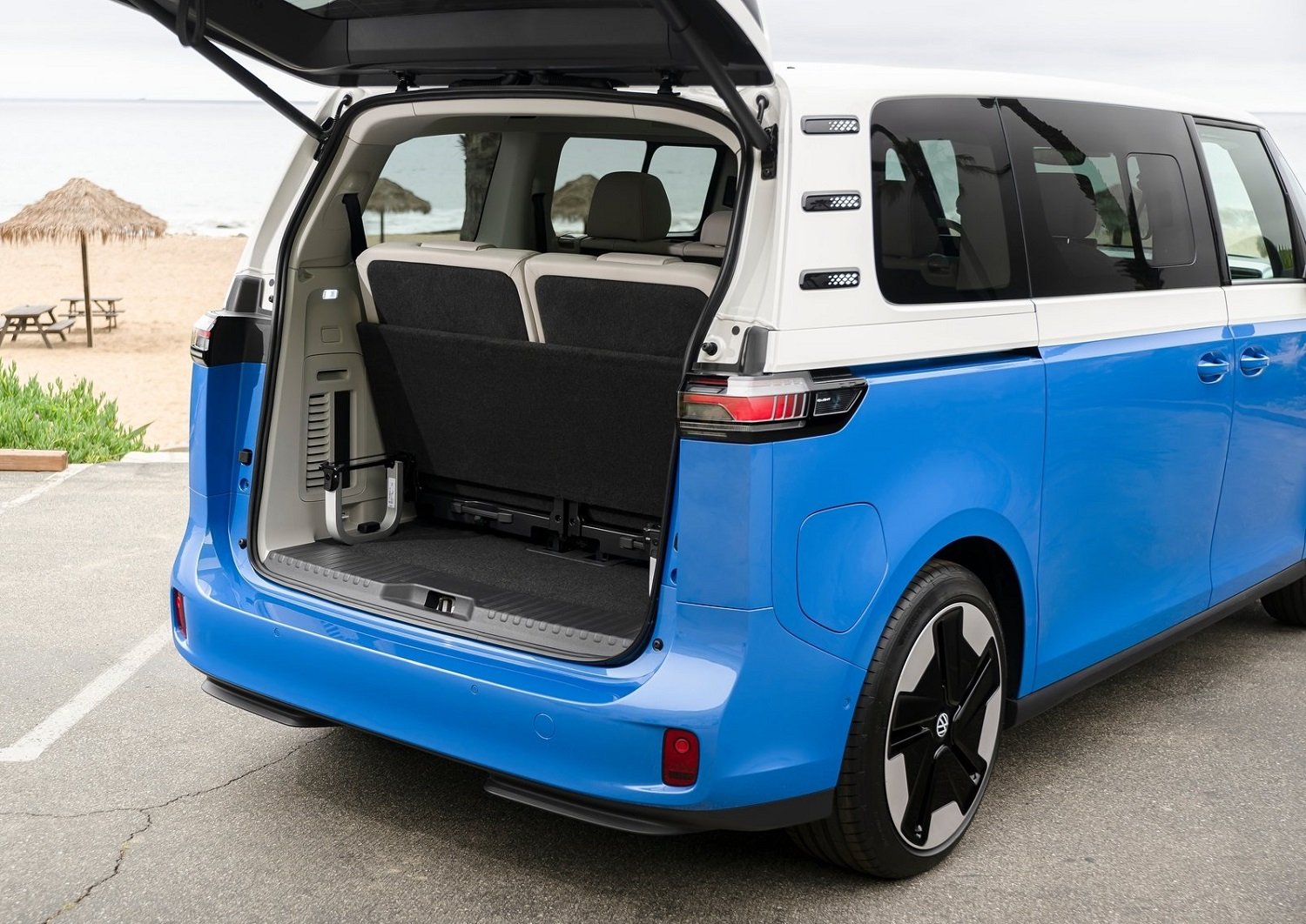 Volkswagen debuts ID. Buzz LWB
