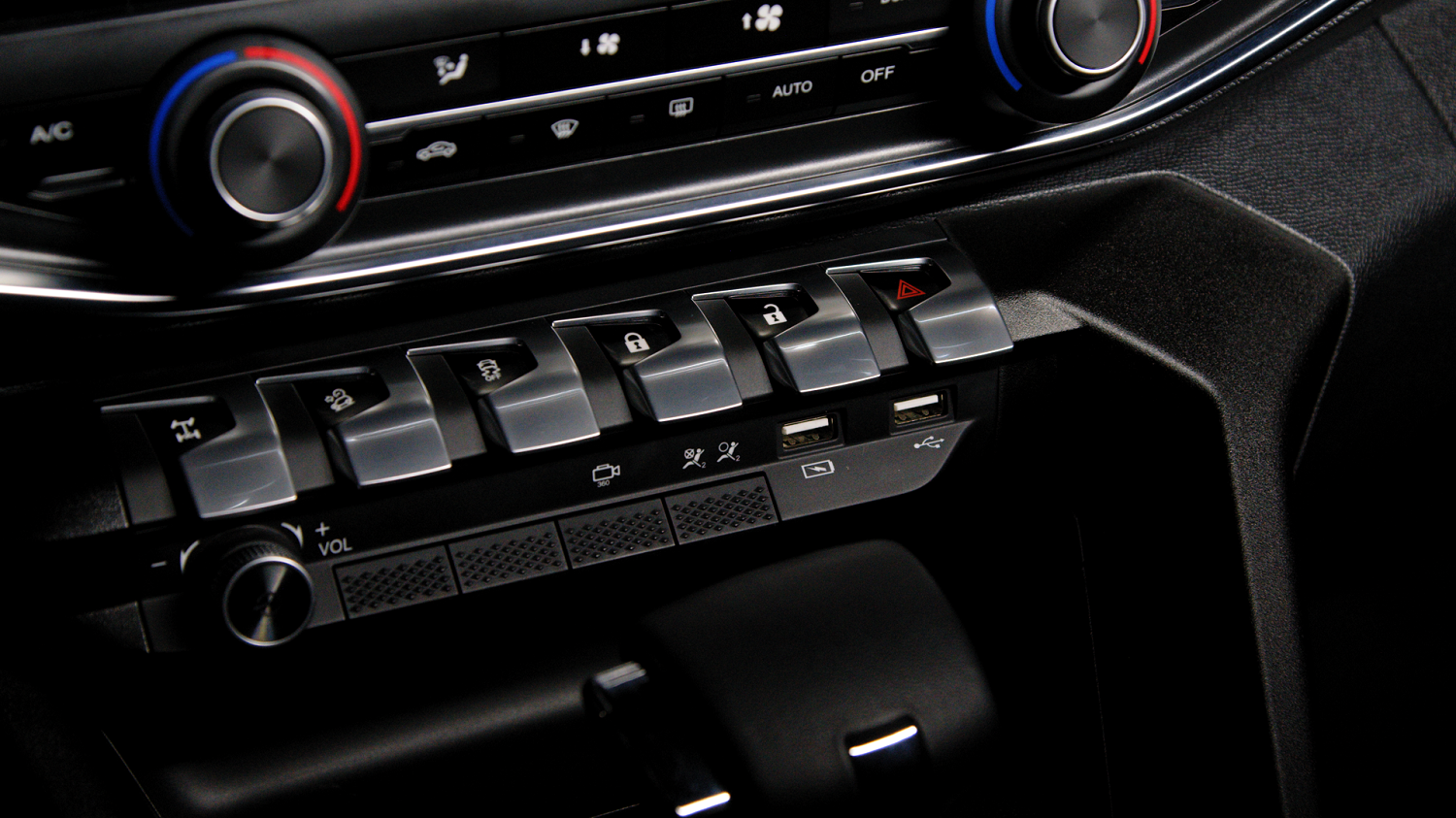 Fiat continues teasing Titano bakkie, this time internally