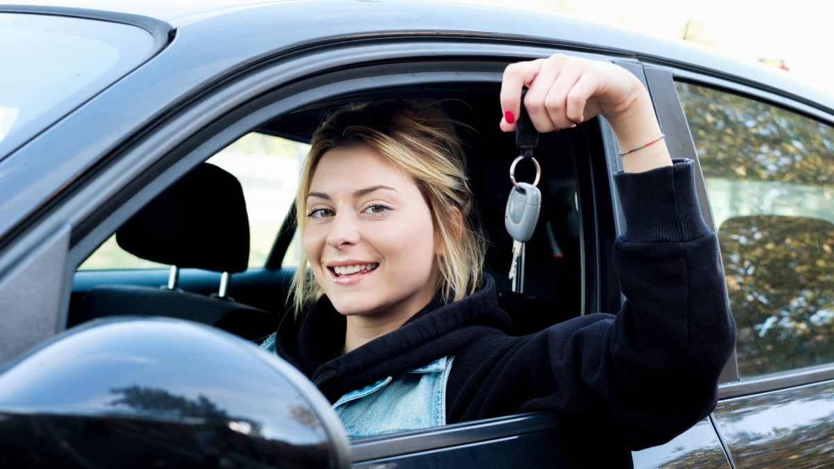 Why rising interest rates are yet to slam the brakes on new-car sales in Australia