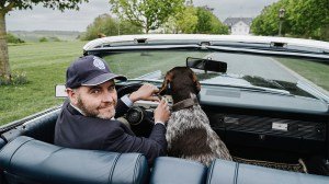 Anders Kirk Johansen with Pippi in his driveway