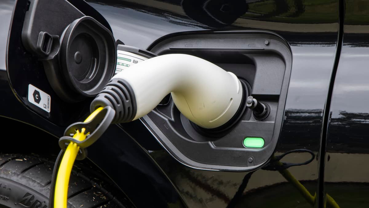 Home electric-car charging to be controlled by authorities under controversial Queensland proposal