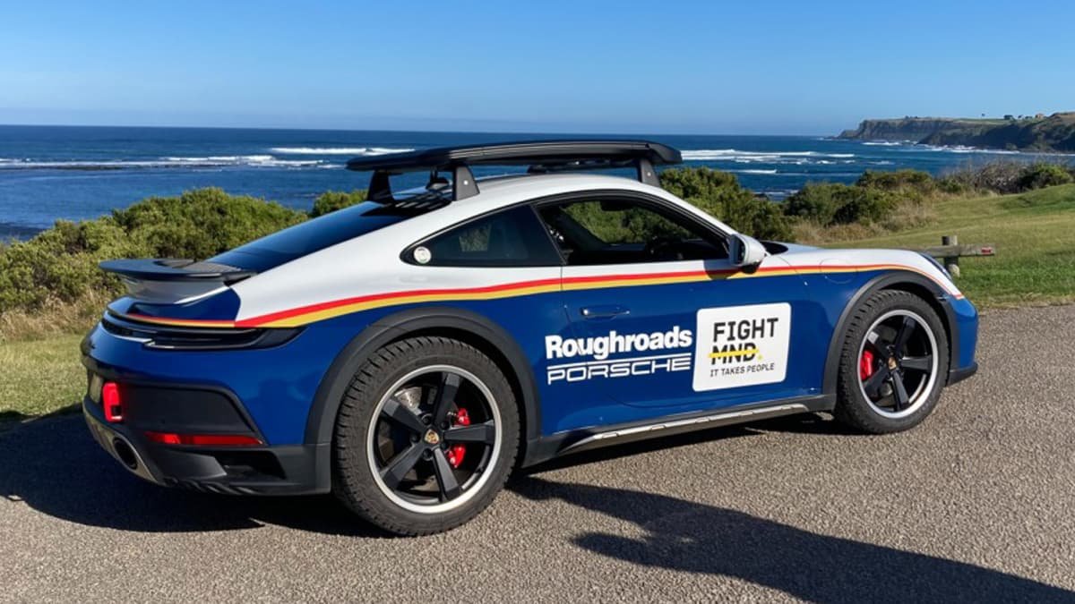 Porsche 911 Dakar crossing Australia’s Simpson Desert to raise money for charity