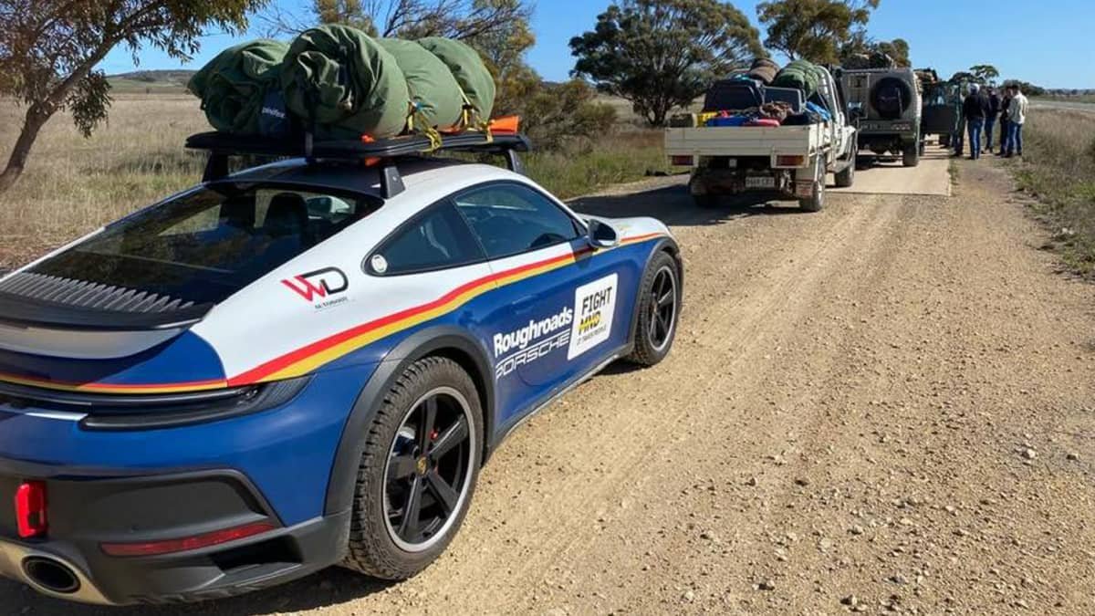 Porsche 911 Dakar crossing Australia’s Simpson Desert to raise money for charity