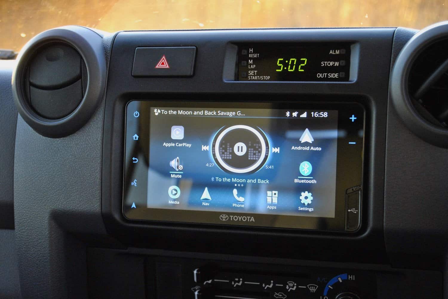 Toyota Land Cruiser 70-seried review