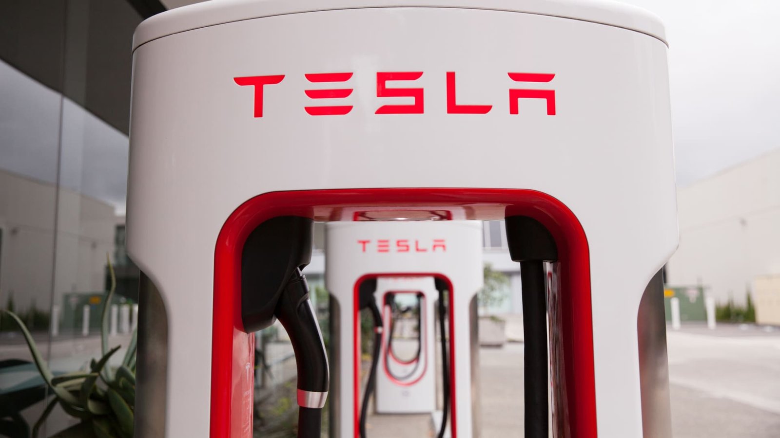 Tesla opens 30 Superchargers to rival electric cars in Australia
