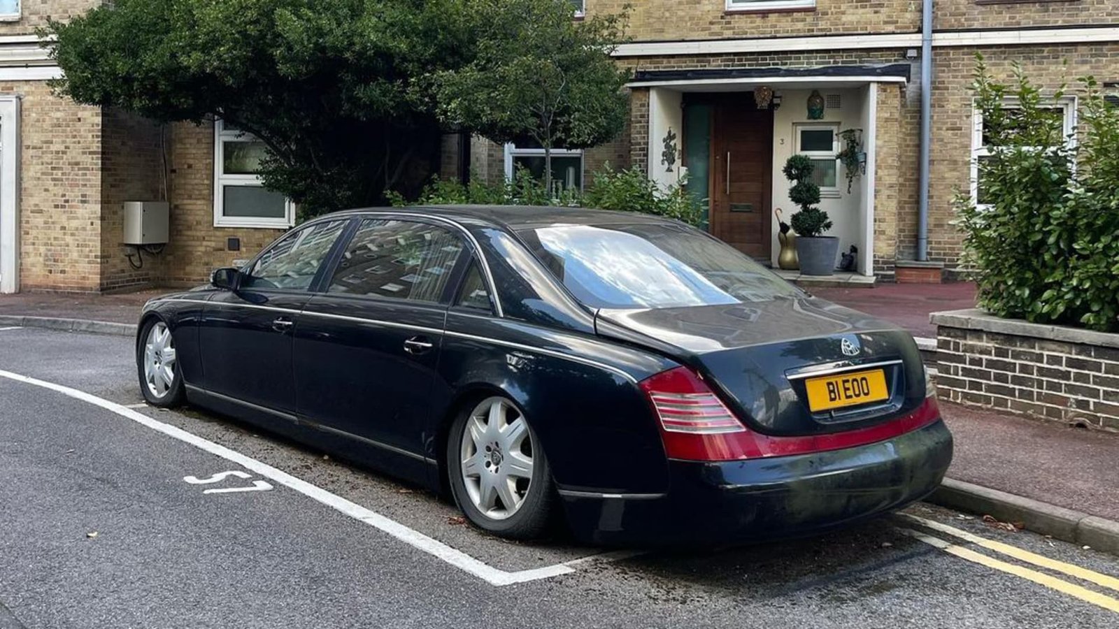 How rich must you be to dump a $1 million Mercedes-Maybach?