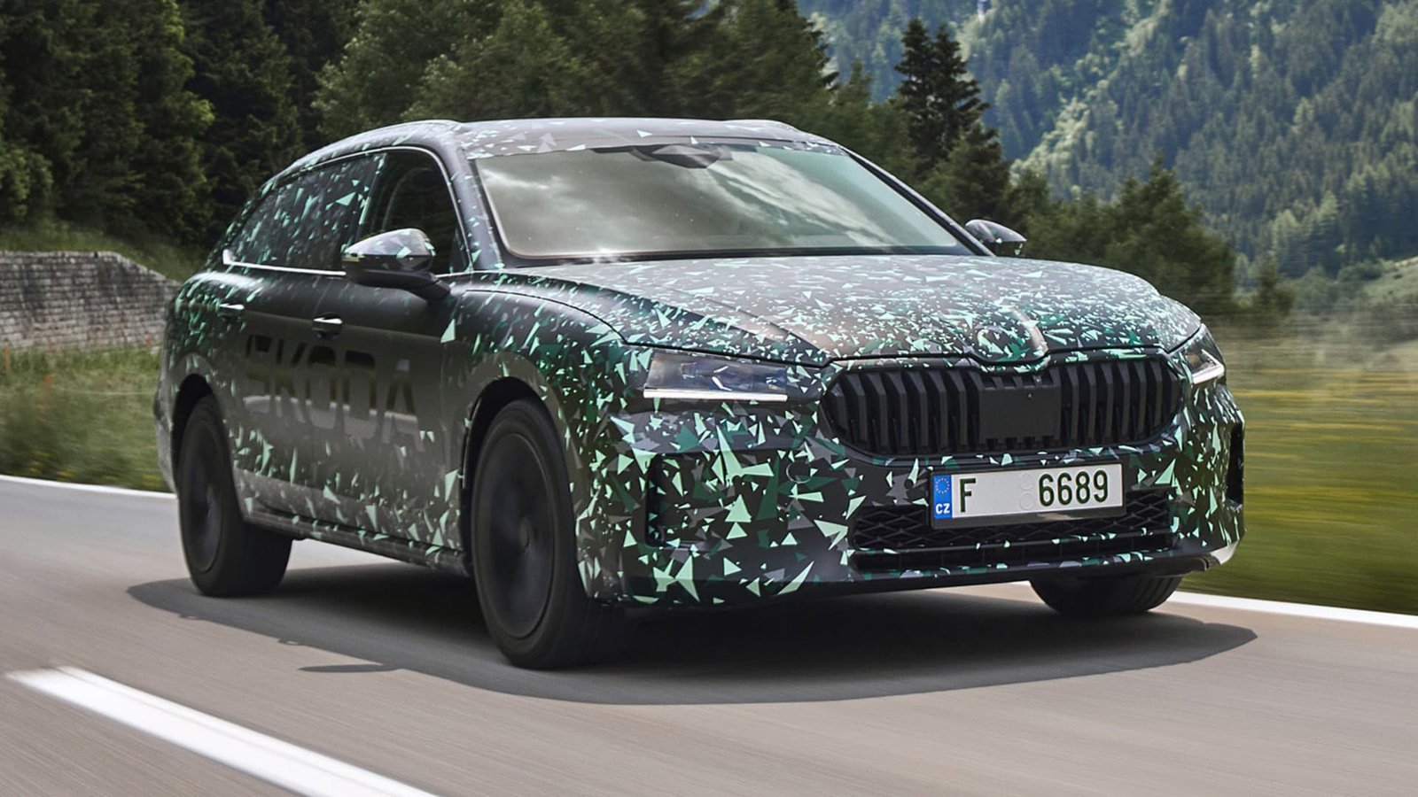 New Skoda Superb ready for police duty as Volkswagen Passat hands in its stripes