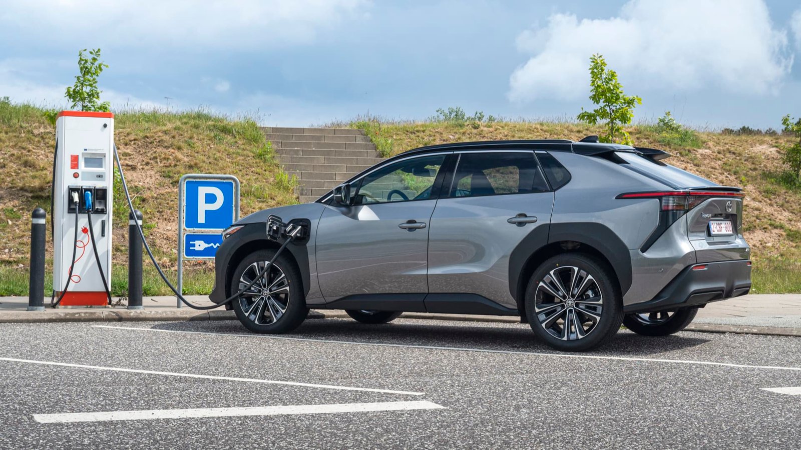 Toyota poised to ramp up electric-car production to one-in-three vehicles by 2030