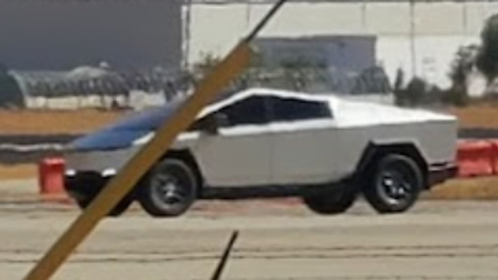 Tesla Cybertruck to weigh more than four-tonnes, powered by three electric motors – report