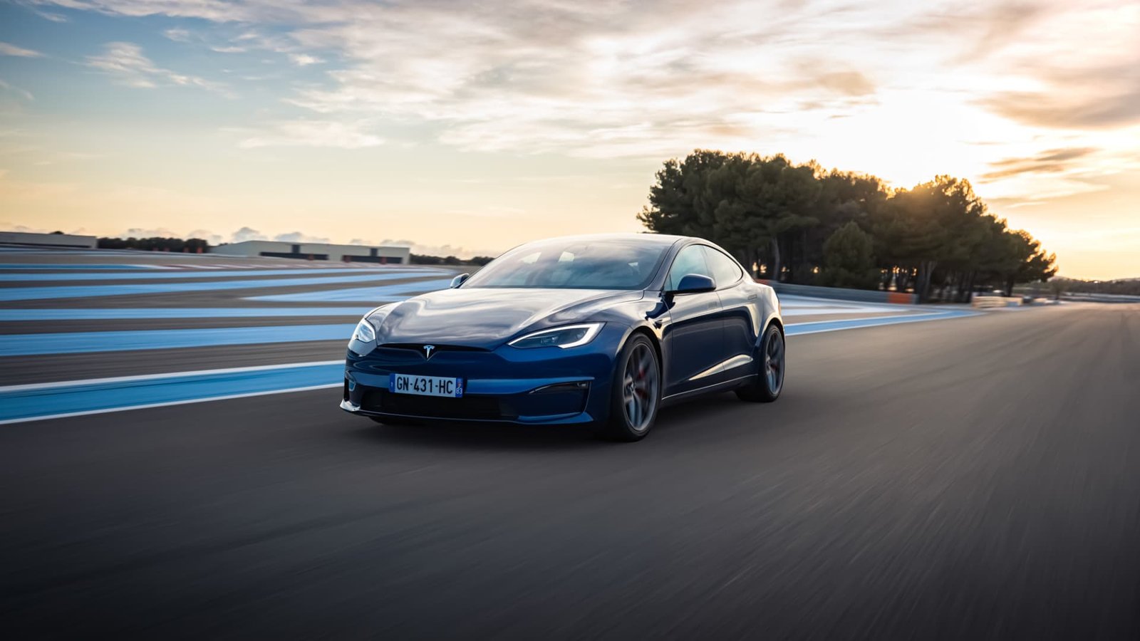Tesla Model S Plaid hits 300km/h on the Nurburgring