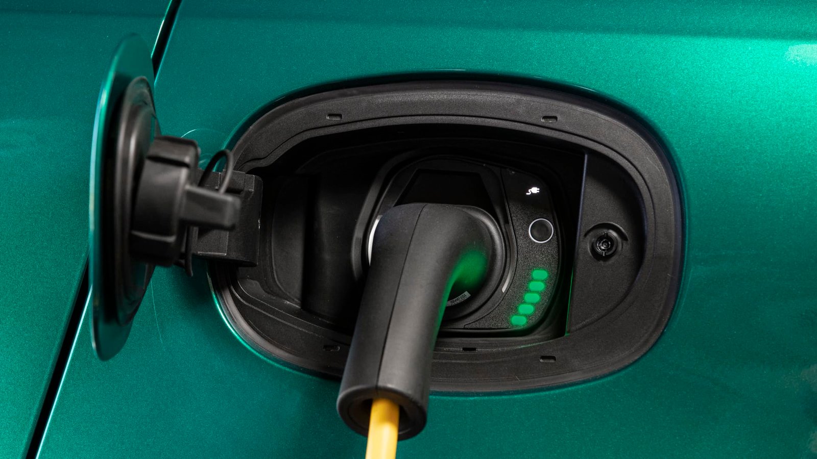 Alfa Romeo Tonale PHEV deliveries halted due to charging cable fault