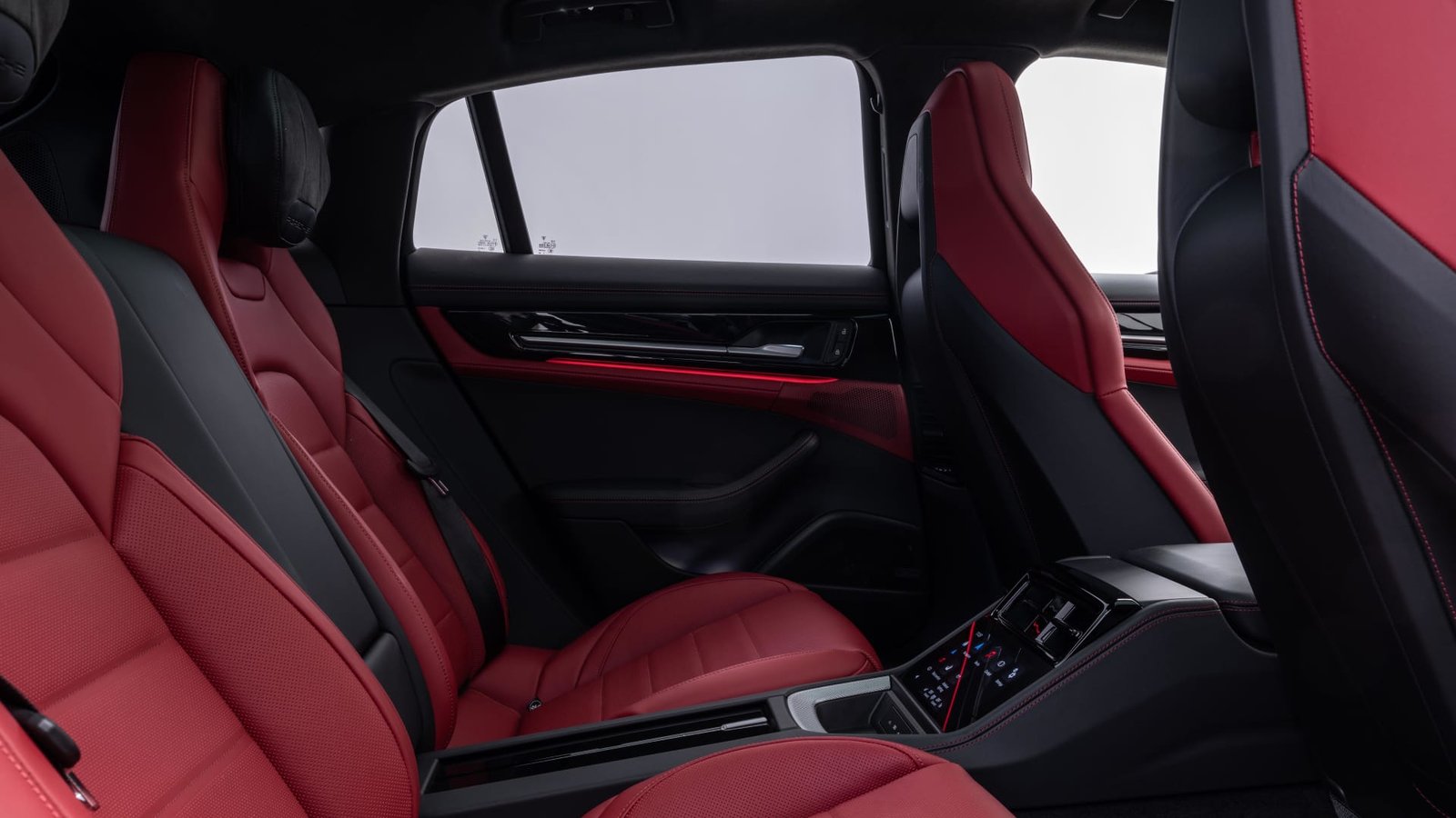 2024 Porsche Panamera interior revealed