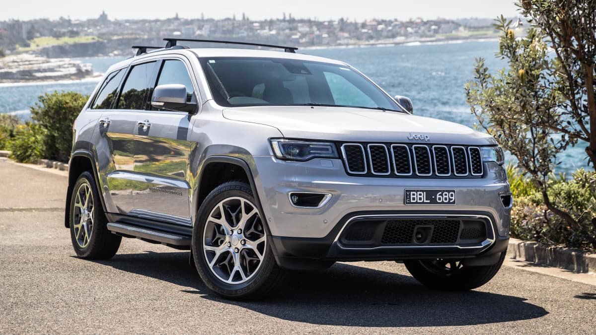 2017-2019 Jeep Grand Cherokee recalled because it could roll away when left unattended