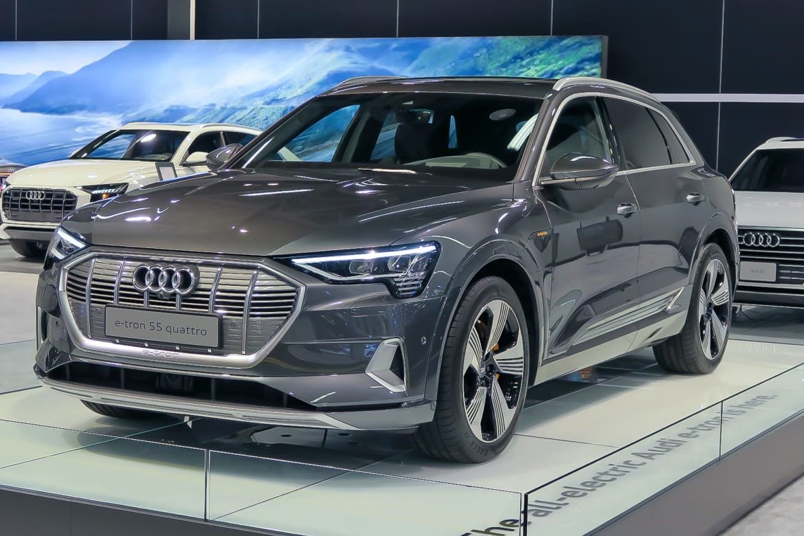 01-audi-e-tron-55-quattro-2019-angle--autoshow--exterior--front-
