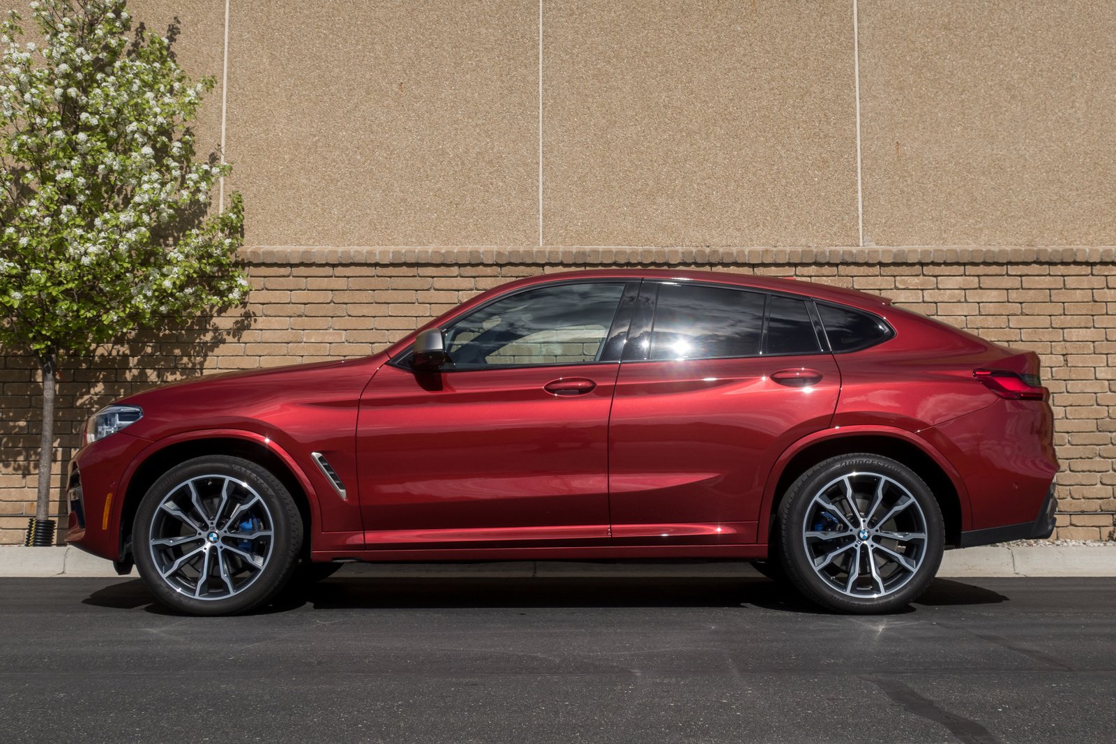 02-bmw-x4-m40i-2019-exterior--profile--red.jpg