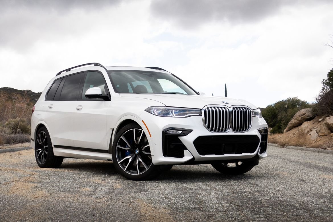 01-bmw-x7-2019-angle--exterior--front--white.jpg